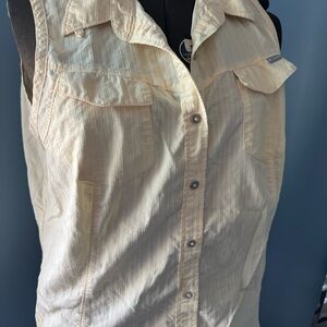Columbia Sleeveless Cream Button-Up Utility Women's Top
